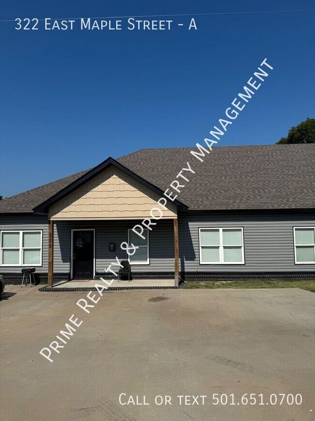 Building Photo - 322 E Maple St