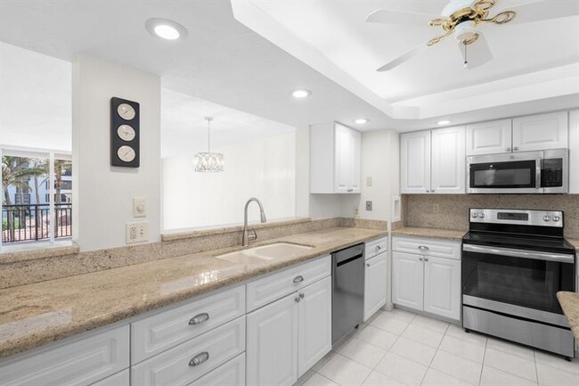 Building Photo - 1149 Hillsboro Mile
