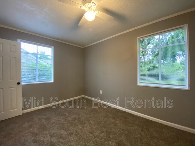 Foto del edificio - 1583 Cameron St