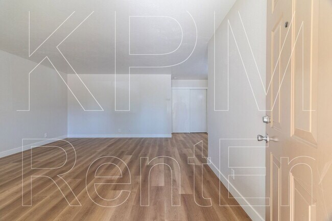 Foto del edificio - 443 E Robinhood Dr