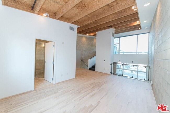 Foto del edificio - 717 Highland Ave