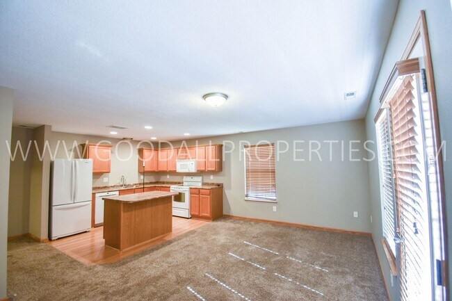 Foto del edificio - A Must See Gem! 2 Bed 2 Bath town home Ple...