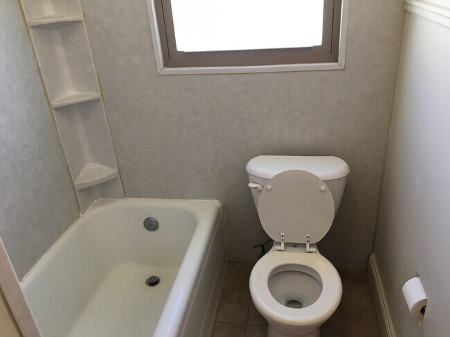 Bath - 205 N 18th Ave E