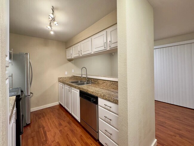 Foto del edificio - 412 Center Rd