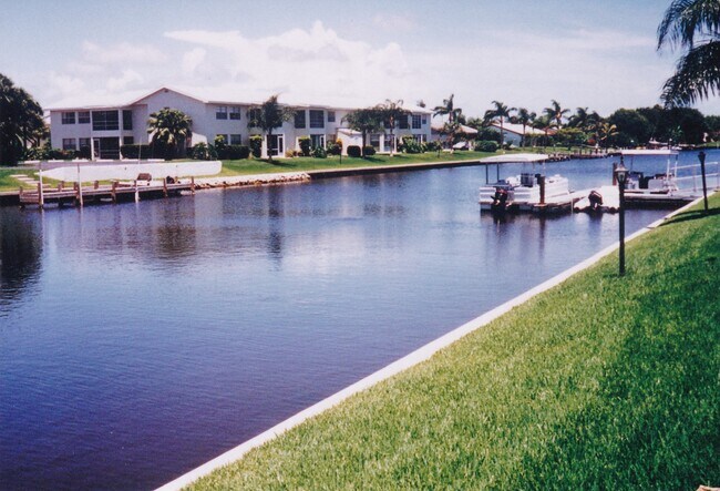 Foto del edificio - 1825 Cobia Dr