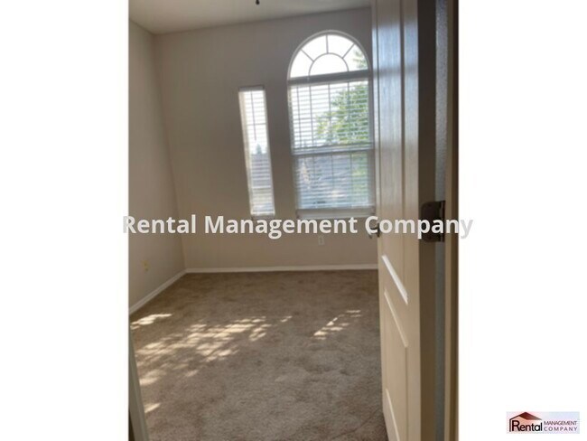 Building Photo - gated community
