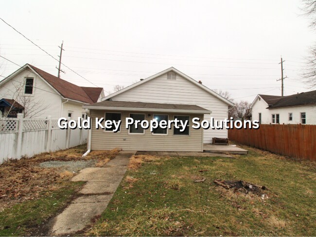 Foto del edificio - COMING SOON!! 3 BR 1 BA House with Back Deck and TWO Bonus Rooms! NO CATS (NO SECTION 8)