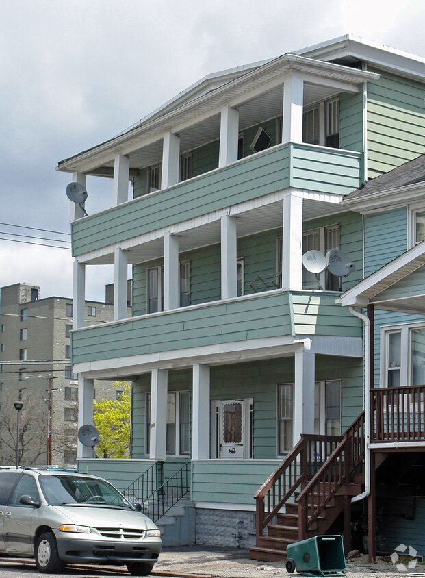 Building Photo - 101 S Wyoming St