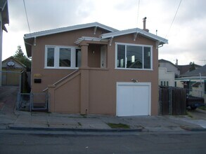 Building Photo - 2110 47th Ave