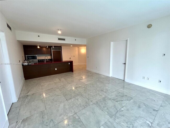 Foto del edificio - 475 Brickell Ave