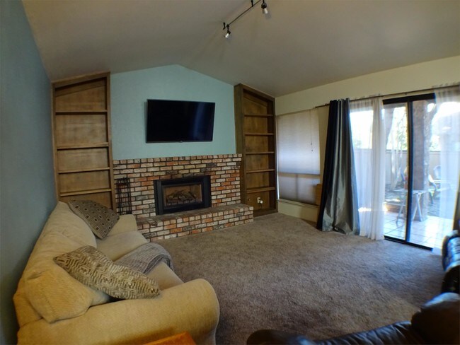 Building Photo - 2655 Waverly Ct