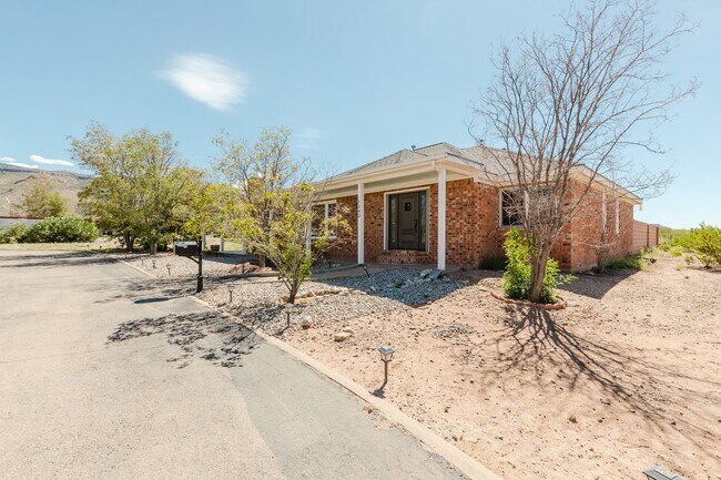 Building Photo - 3 Bedroom 2 Bath With A Mountain View Home!