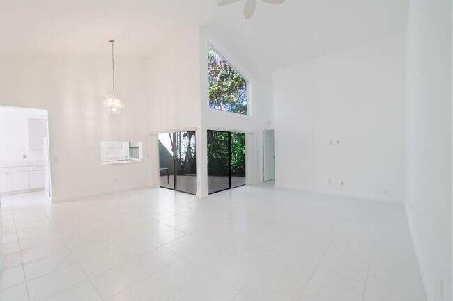 Foto del edificio - 6090 Aloma Ln