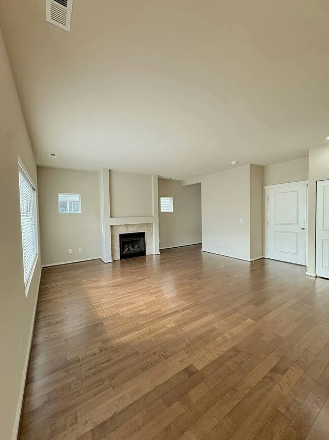 Foto del edificio - 1752 42nd St NE