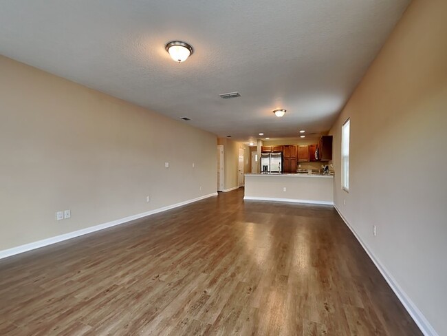 Building Photo - Home on the Westside