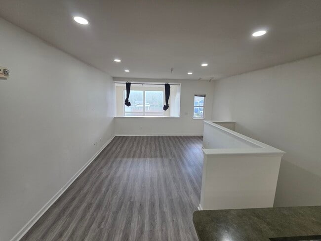 First floor - 394 Hilton Rd