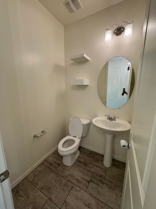 Foto del edificio - Upgraded Corner Townhome in the Heart of G...