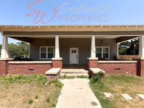 Building Photo - 939 W Frey