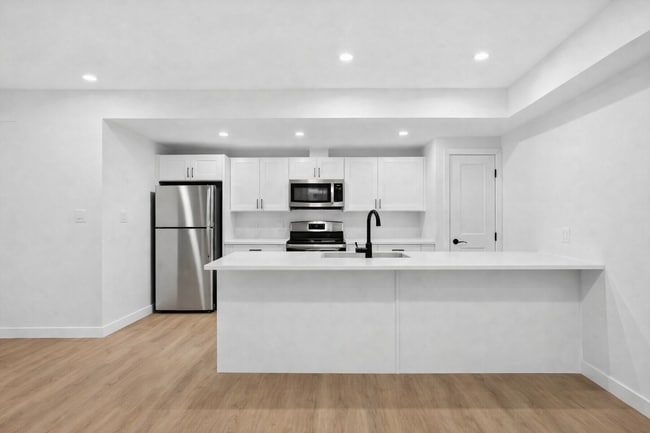 Building Photo - 10320-10147 147 St NW