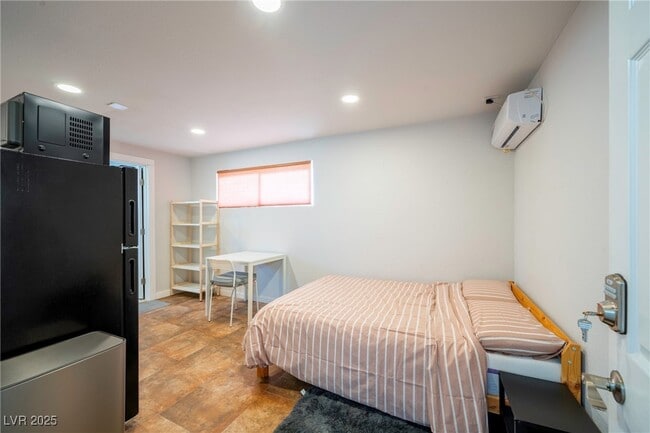 Building Photo - 100 N Ocotillo St