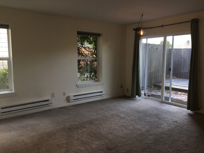 lv rm - 923 15th Ave