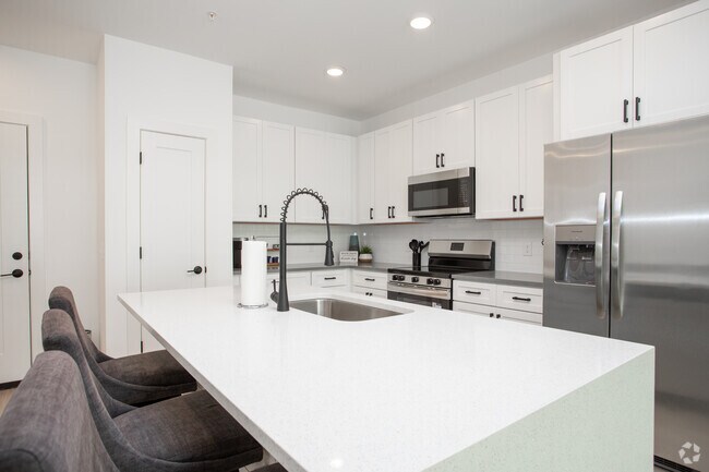 2 habitaciones, 2 baños - 1042 pies cuadrados - Cocina - Ethos Apartments | New Construction