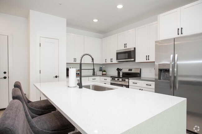 2BR, 2BA - 1,042SF - Kitchen - Ethos Apartments | New Construction