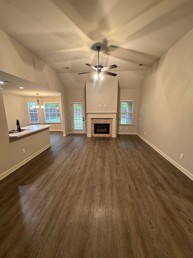 Foto del edificio - 1029 Hogue Dr