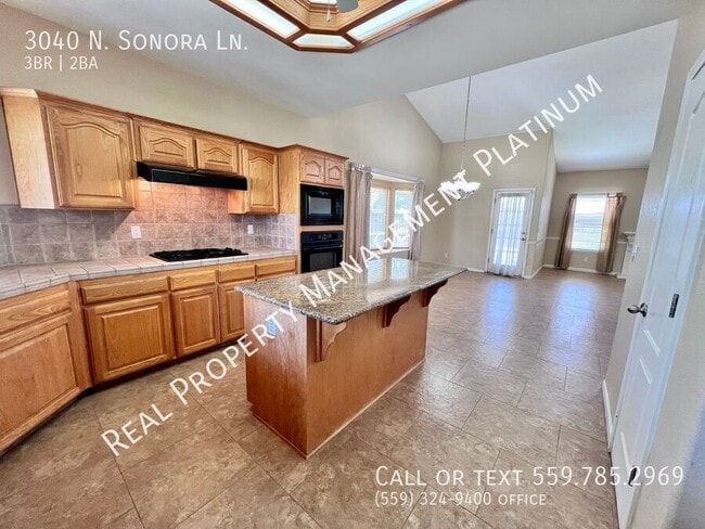 Building Photo - 3040 N Sonora Ave