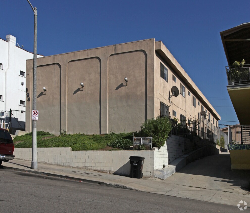 Primary Photo - 934 Everett St