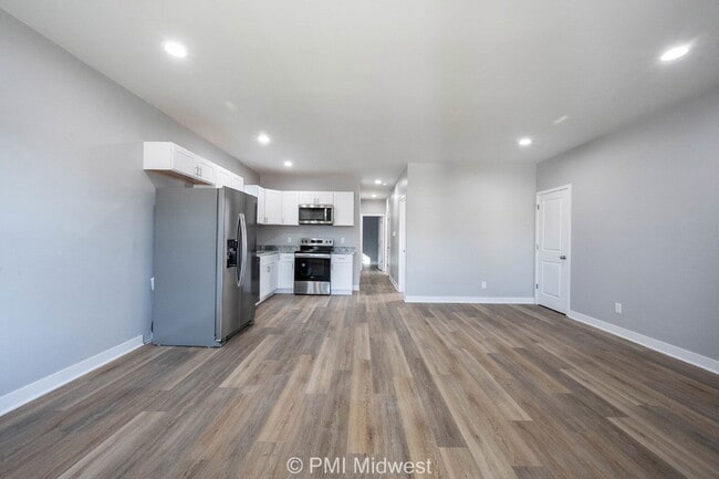 Foto del edificio - "Spacious & Modern 3-Bedroom Duplex on Nor...