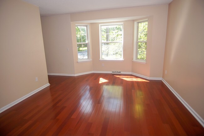 Foto del edificio - 14 Milton Heights Blvd