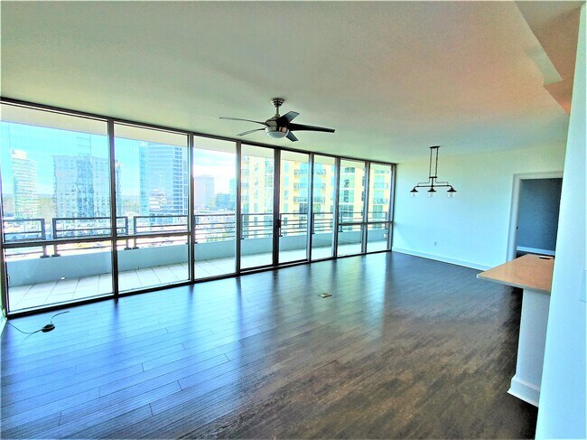 Foto del edificio - 700 Park Regency Plz NE