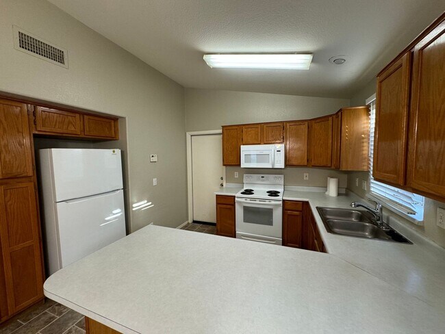 Foto del edificio - 3 Bedroom - 2 Bath - 1395 Sq. Ft. Home in ...