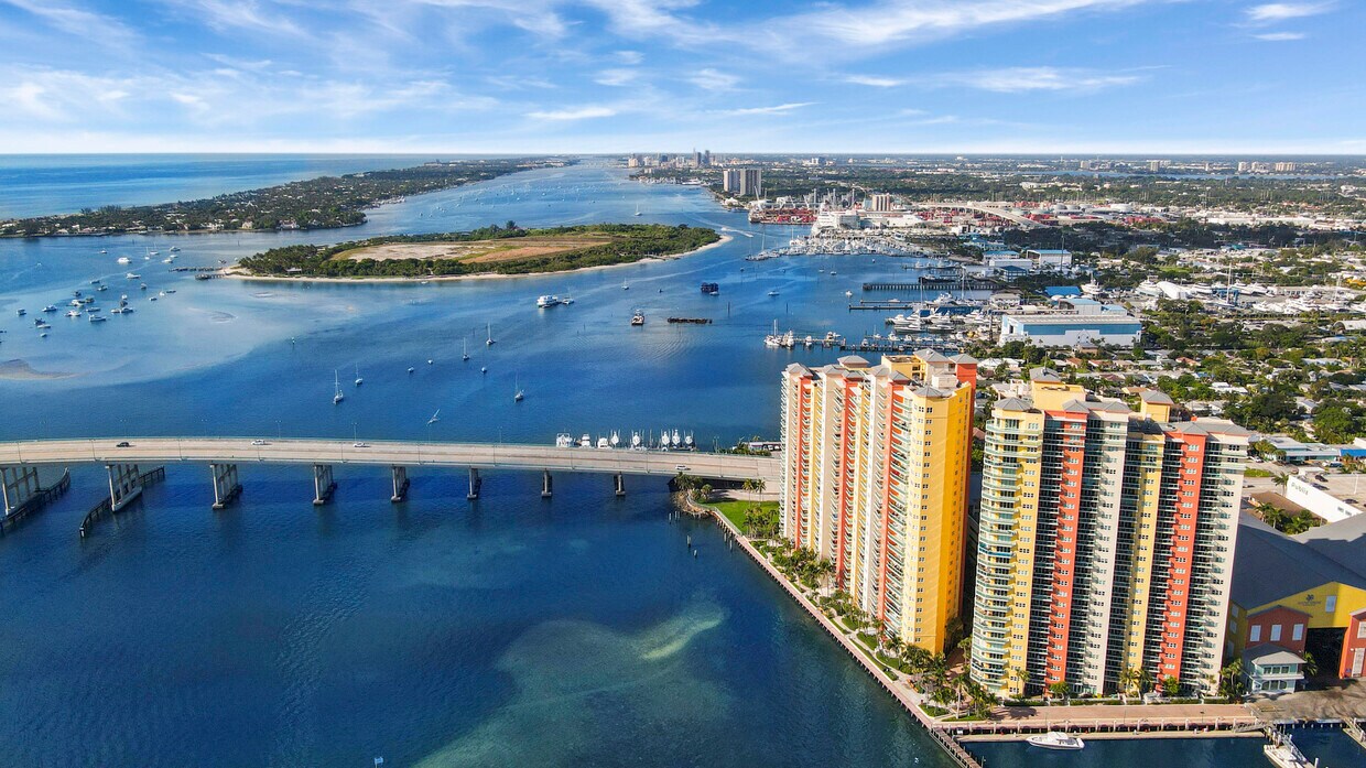 Primary Photo - 2650 Lake Shore Dr