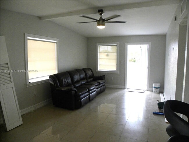 Foto del edificio - 9860 SW 48th St