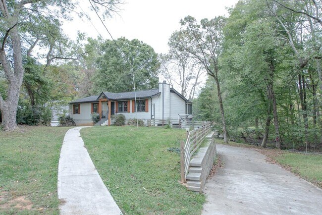 Building Photo - 2702 Davenport Rd NW