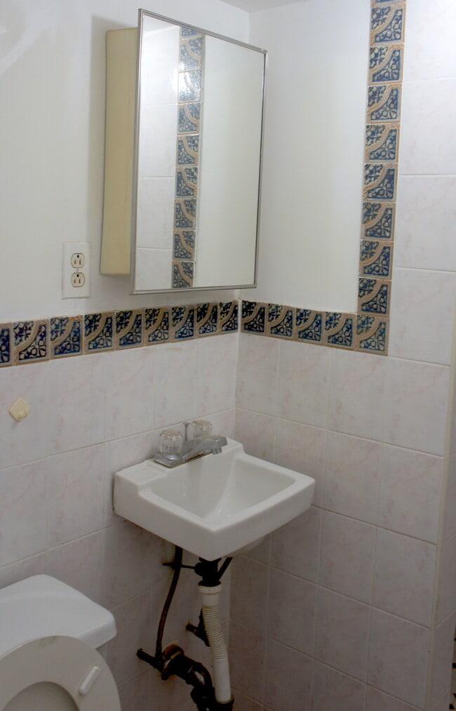 Foto del edificio - 731 E 43rd St