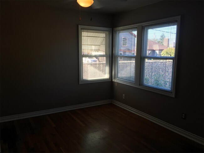 Building Photo - 1625 N Holman St