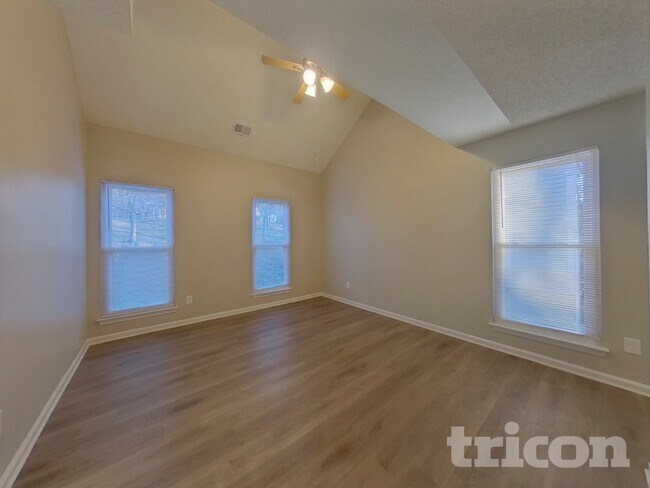 Foto del edificio - 3223 Harris Mill Ln