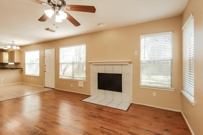 Building Photo - 2610 Heather Knoll Dr