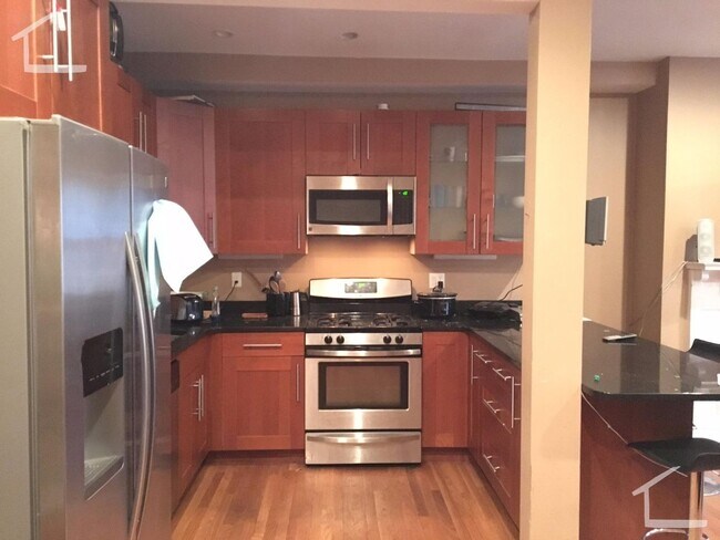 Building Photo - Unique and Unique Apt