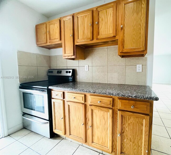 Foto del edificio - 608 SW 16th Ave