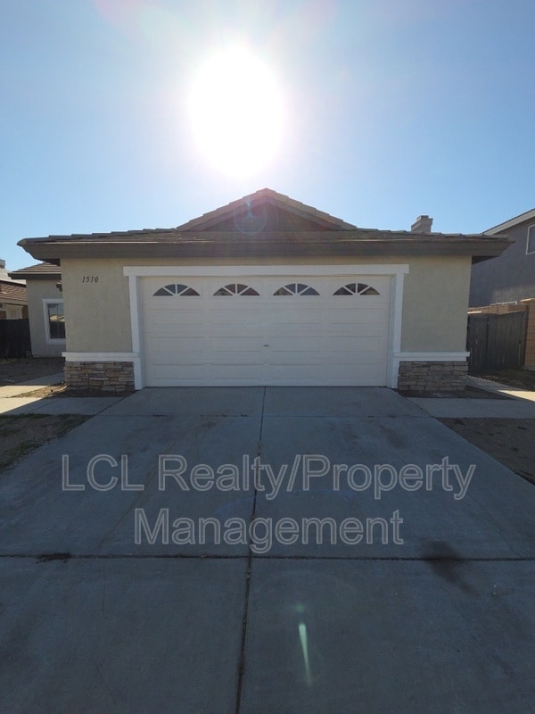 Building Photo - 1510 Sunnybank Dr