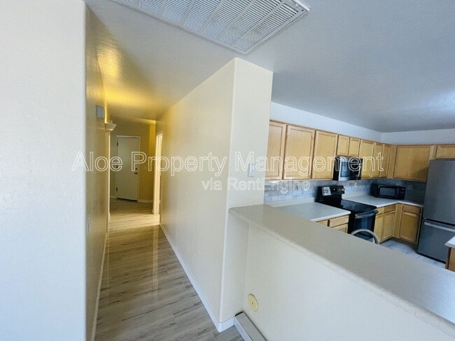 Building Photo - 43724 Elm Dr