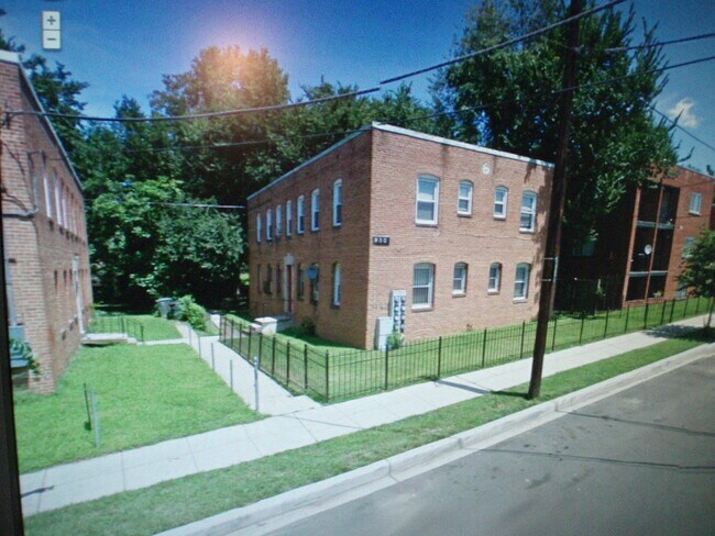 vista a la calle - 4932 Nash St NE