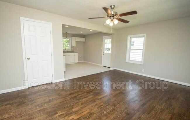 Foto del edificio - 2209 W Glenwood Ave NE