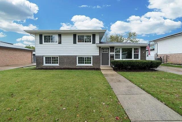 Building Photo - 14743 Long Ave