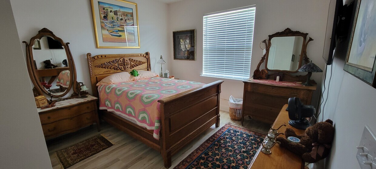 Second Bedroom - 921 Oxford Dr
