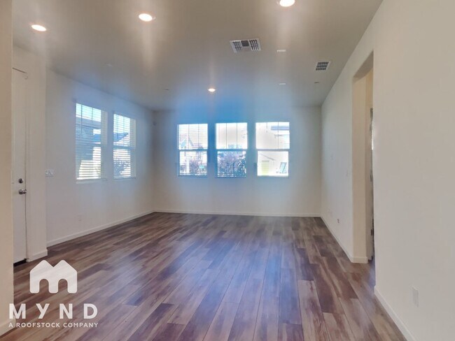 Building Photo - 7942 Pitcher St